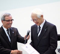 Kuninori Uesugi receives the Allan D. Emil Memorial Award 2012 from IAF President Kiyoshi Higuchi at the IAC Closing Ceremony in Naples, Italy. Credit: IAF/Armonica Film 